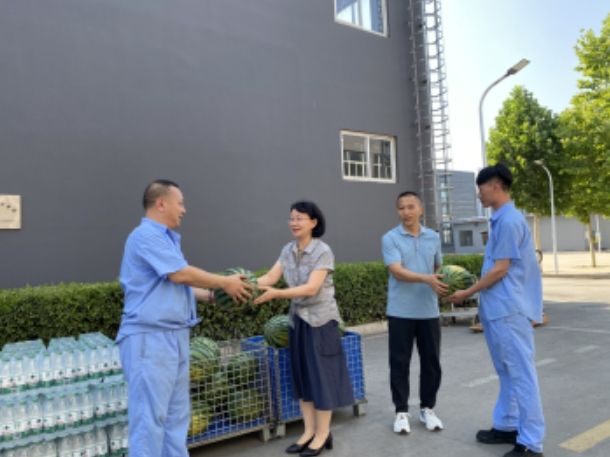 市總工會(huì)領(lǐng)導(dǎo)來(lái)我公司進(jìn)行慰問(wèn)